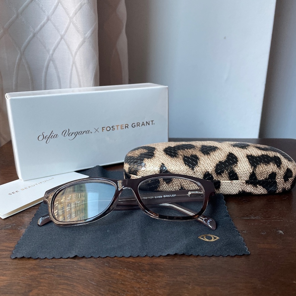 NWT Sofia Vergara for Foster Grant Reading Glasses +2.0